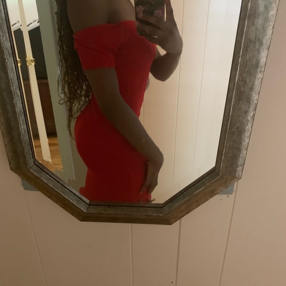 Off shoulder dress - Picture 2 of 3